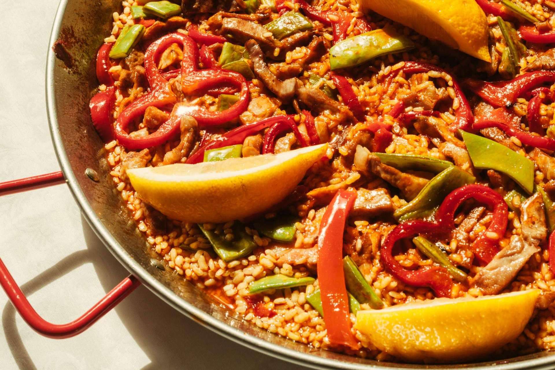 The Sazón Cocina marketplace allows to discover and taste some of the best tapas from Spain