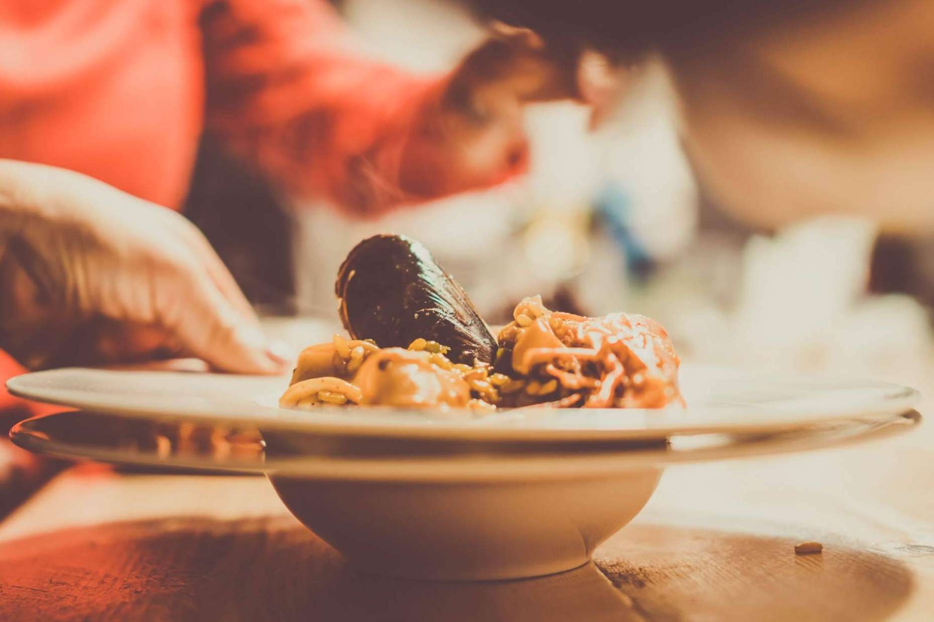 Paella making group classes with professional chefs in Barcelona