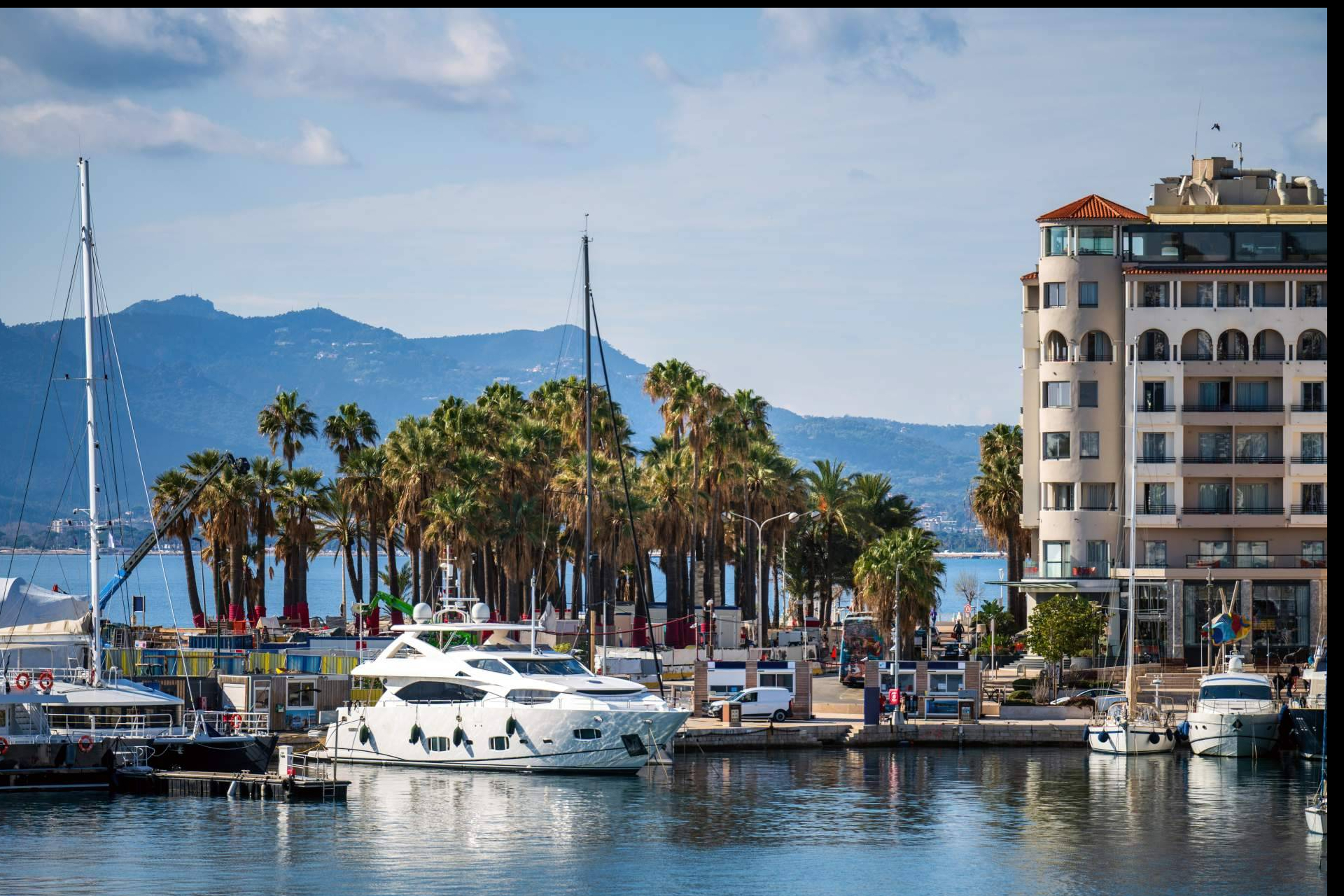 OUNTI boosts business growth through custom web design solutions in Marbella